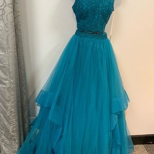 New with tags Alyce size 4 gown
